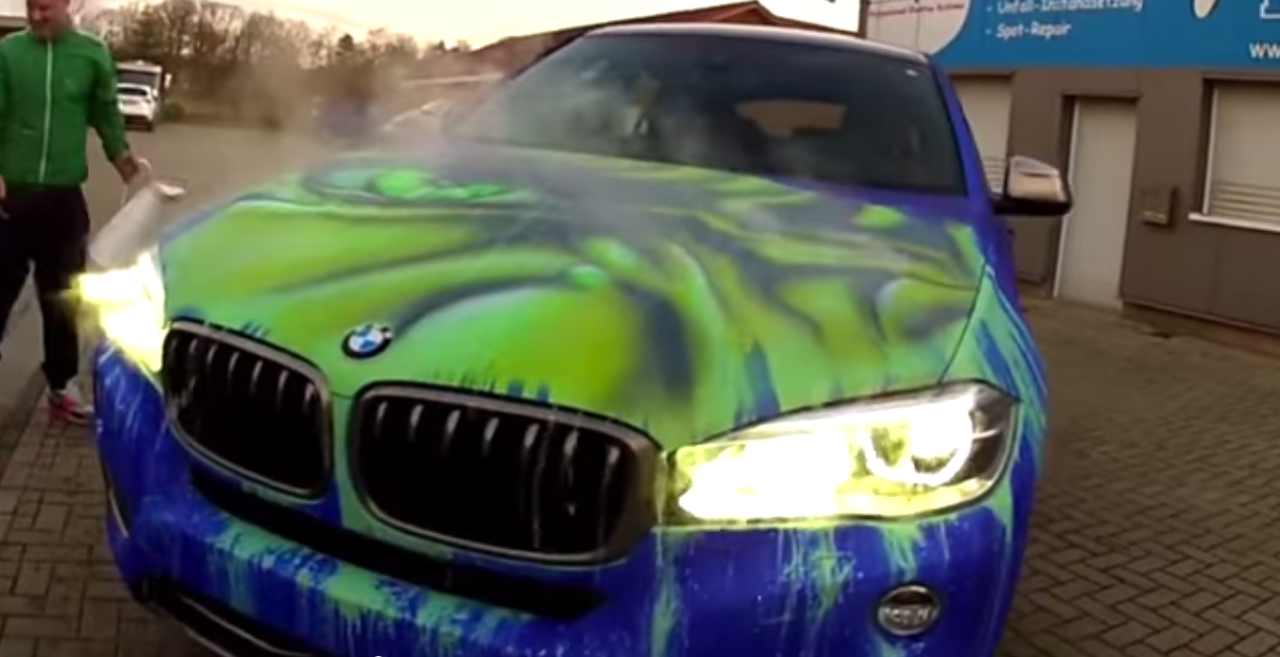 Ha a te kocsidat leöntik forró vízzel, tuti nem jelenik meg rajta Hulk